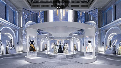 Bên trong triển lãm "Christian Dior: Nhà thiết kế của những giấc mơ"